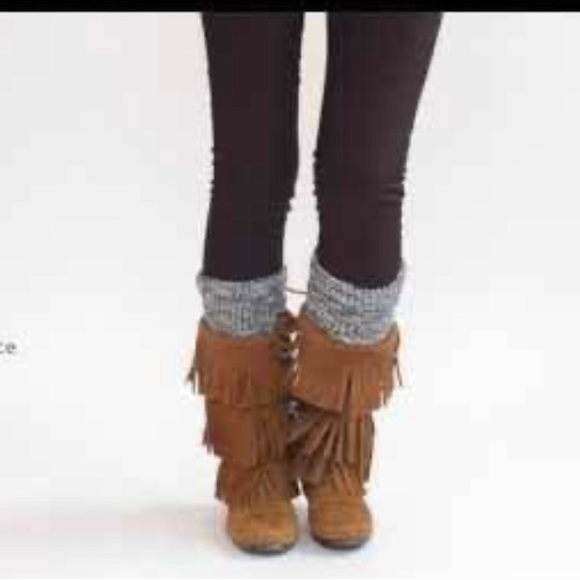 Black Minnetonka 3 Layer Fringe Boot Size 7 - Picture 3 of 8